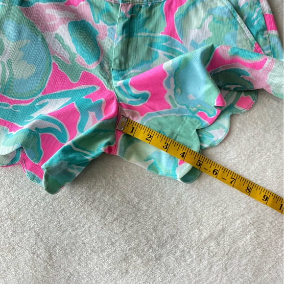 Lilly Pulitzer scalloped-hem shorts, size 2 - Picture 10 of 12